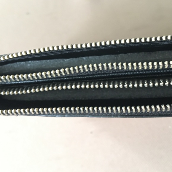 Guess Clutch - Picture 4 of 5